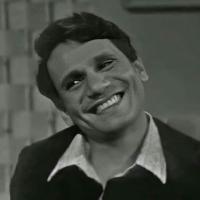 الكاتبه الصغيره.....💔